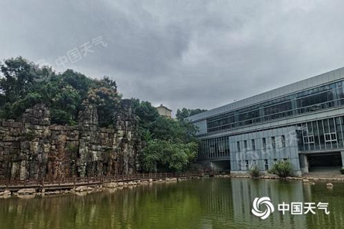 “普拉桑”外围云系影响湖南 今明天长沙株洲永州等地雨势猛烈